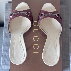 GUCCI Women’s On-trend Burgundy Leather Slide-On Sandals – Size 6.5
